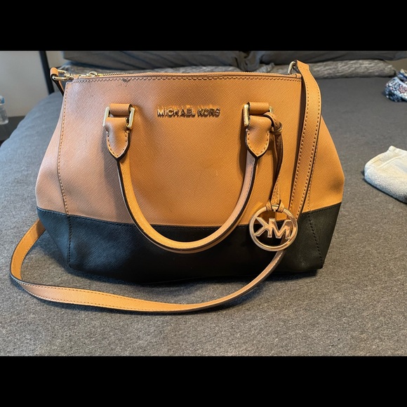 Used Michael Kor satchel bag - Picture 2 of 2